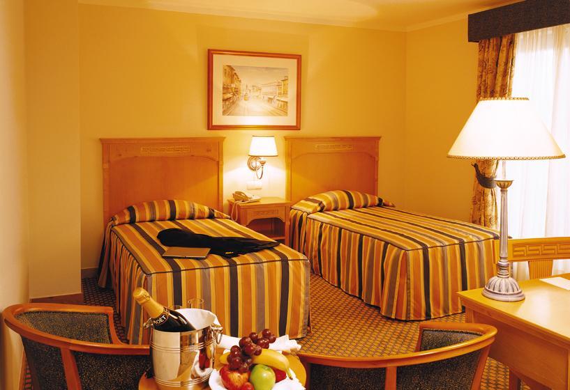Masa Hotel Almirante Lisbon Ruang foto